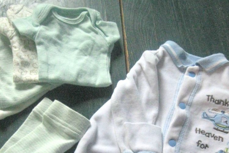 Tips for Creating a Newborn’s Minimalist Wardrobe
