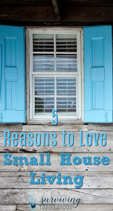 5 Reasons to Love Small House Living #minimalism #minimalist #smallhouseliving #crunchymom #crunchymama #motherhood #livingwithless #debtfree Motherhood | Family Life | Small House | 